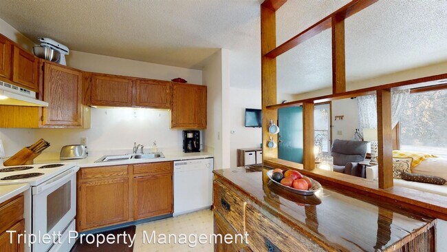 Building Photo - 3 br, 1 bath House - 802 Top-O-Hollow Rd
