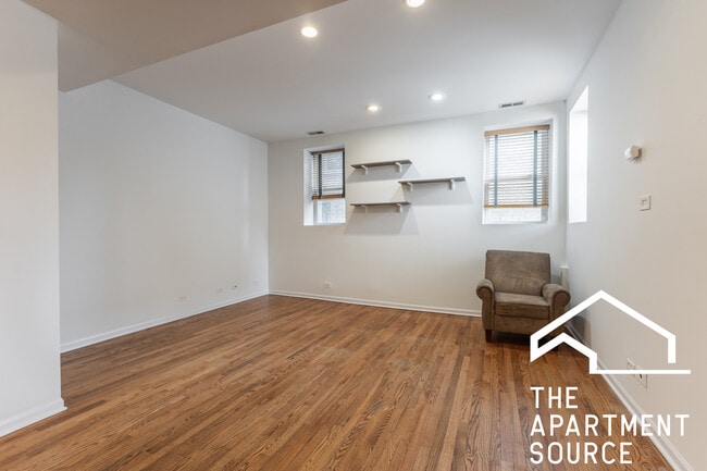 Building Photo - 4072 N Sheridan Rd