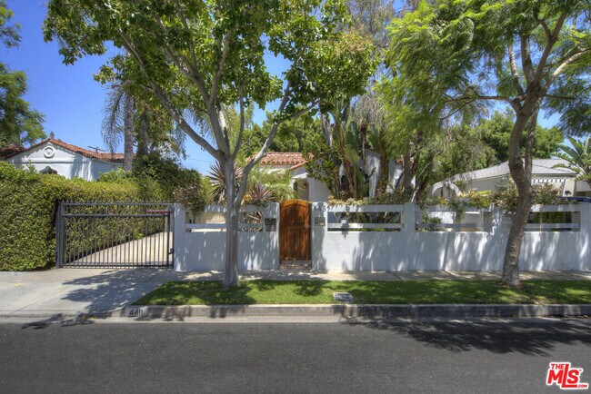Foto del edificio - 448 Westmount Dr
