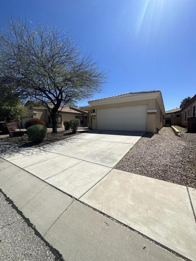 Building Photo - 382 E Camino Rancho Seguro