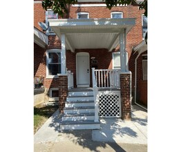 Building Photo - 627 Denison St