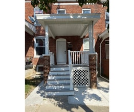 Building Photo - 627 Denison St