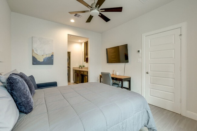 Building Photo - 2716 Grand Fountains Dr