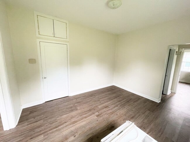 Building Photo - 1949-1949 8th St