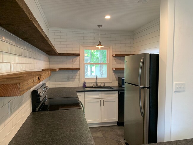 Building Photo - Surfside, Walk to Beach, 2 Bedroom, 2 Bath...