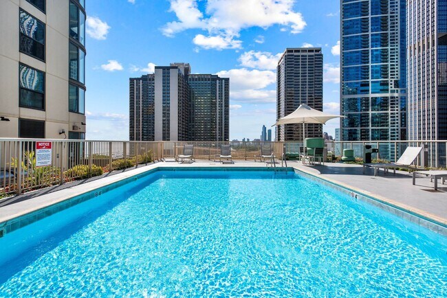 Foto del edificio - 360 East South Water Street