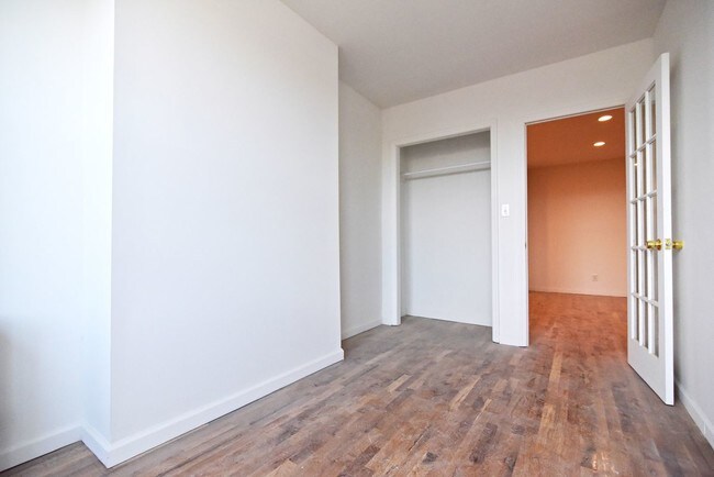 Foto del edificio - 735 Meeker Ave