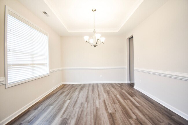 Foto del edificio - Coming Soon: 4 Bedroom 2.5 Bathroom Small Pets