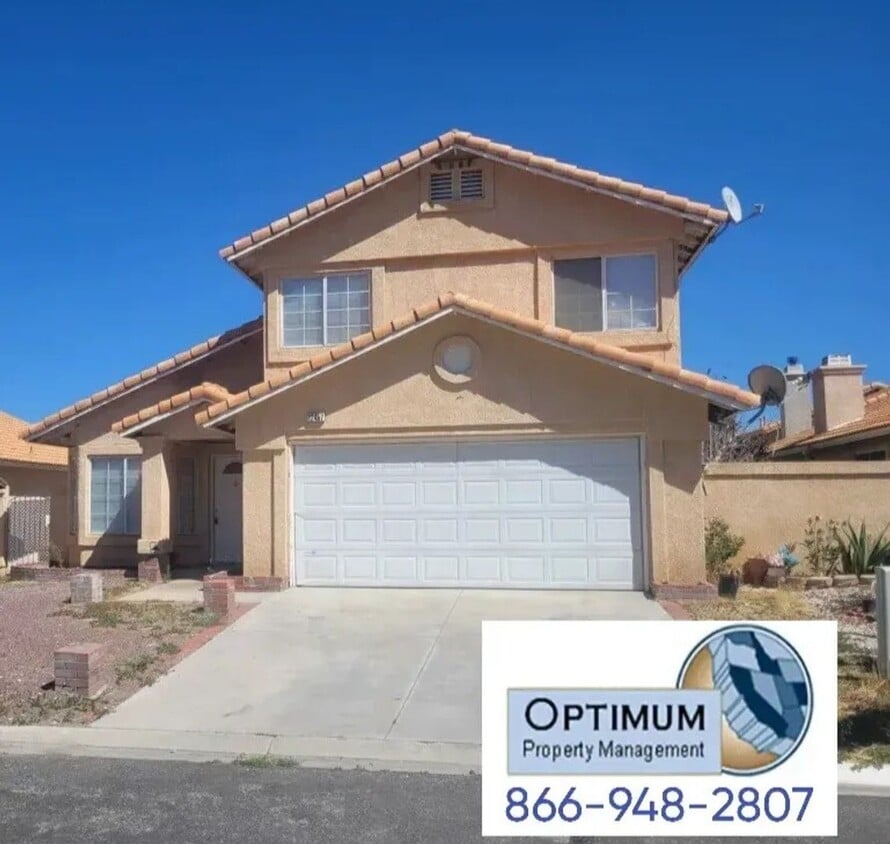 Foto principal - Charming Two-Story Home with 3 Bedrooms, 3...
