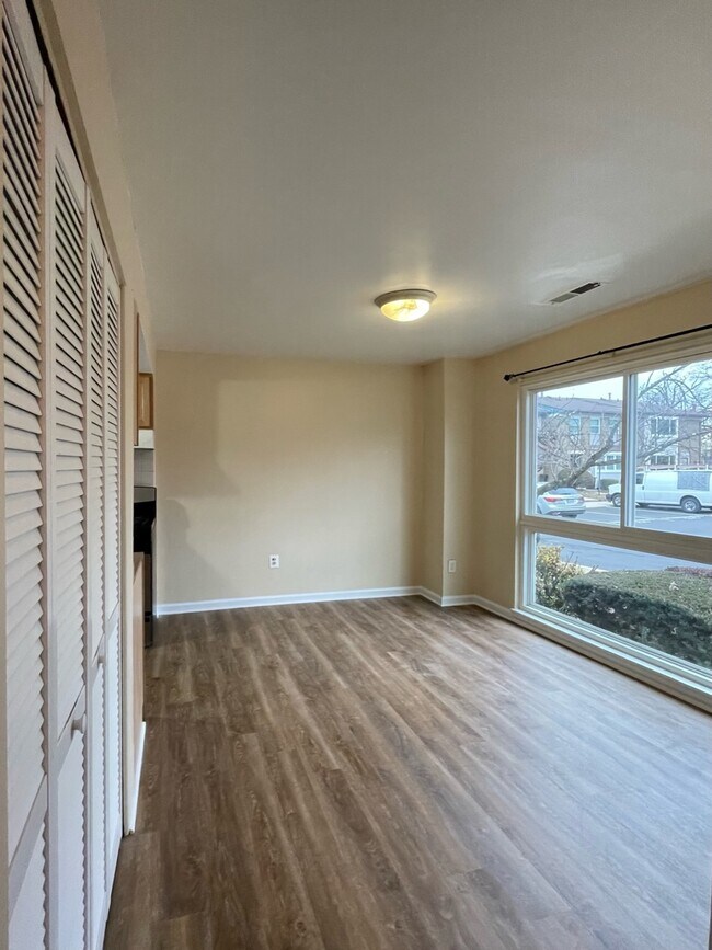 Kitchen Eat-in Area - 2306 Sun Valley Cir