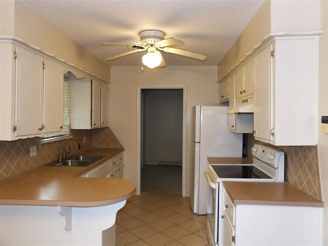 Building Photo - 3903 SE Camden Way