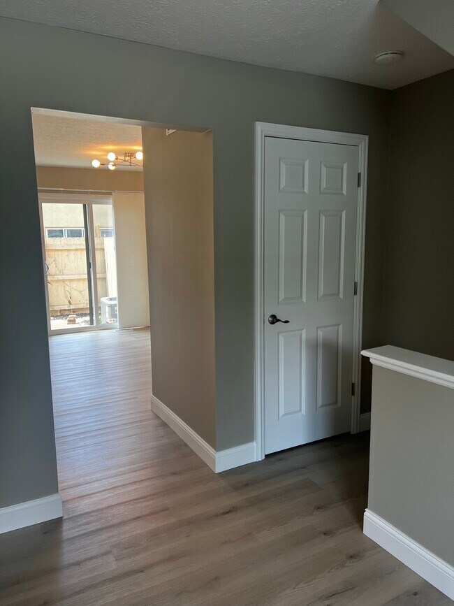 Building Photo - 6463 Brookedge Ct