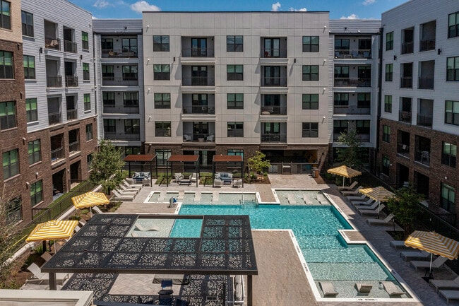 northpark_amenity_pool_3 - AMLI North Park