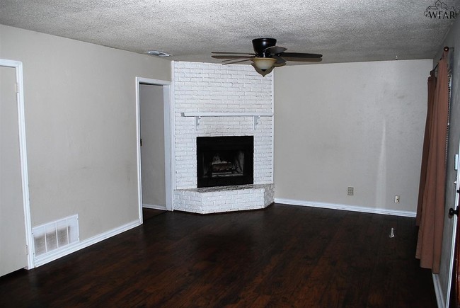 Building Photo - 5008 Rock Point St