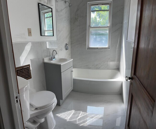 Foto del edificio - 22218 Olmstead St