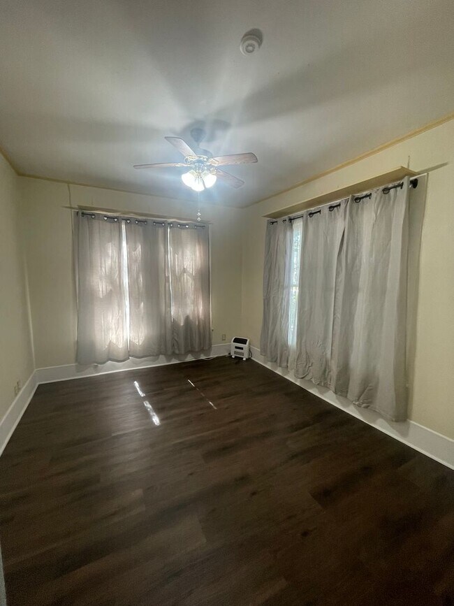 Building Photo - Charming 3-Bedroom Home with Office Near D...