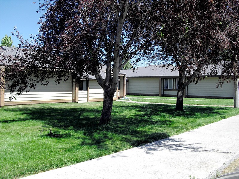 Building Photo - Village Gardens