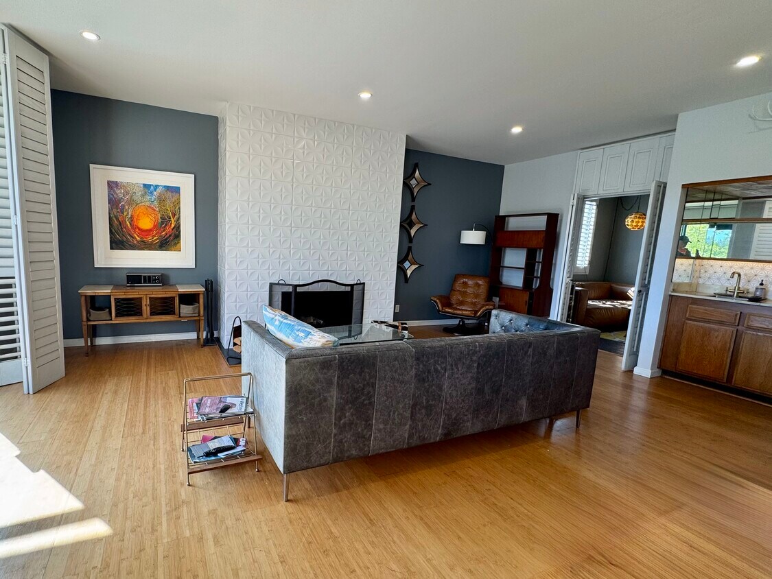 Foto principal - 11322 Camarillo St