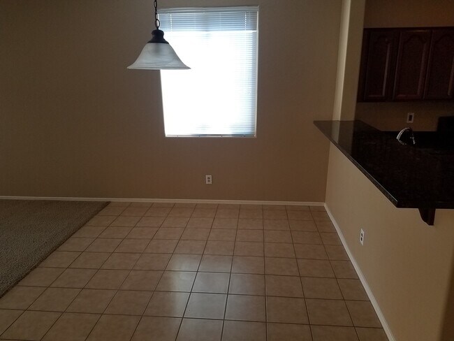 Building Photo - 4 bedroom 2 bath home in Canyon Trails