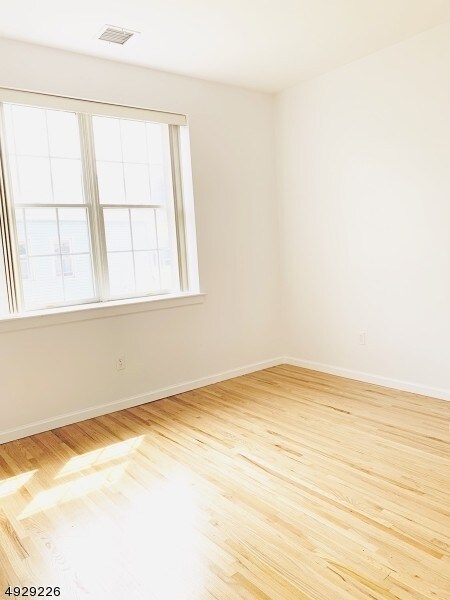 Foto del edificio - 563 E 23rd St
