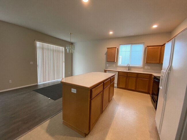 Foto del edificio - 3 Bedroom with Office/Bonus Room Located n...