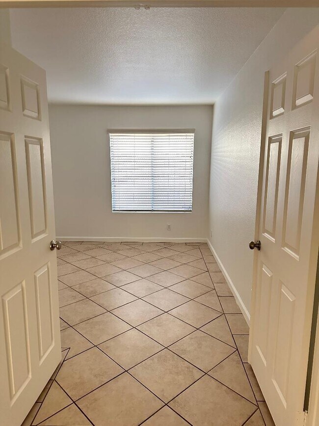 Foto del edificio - 38639 Easton St