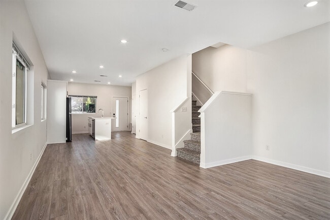 Building Photo - 937 Fulton St W