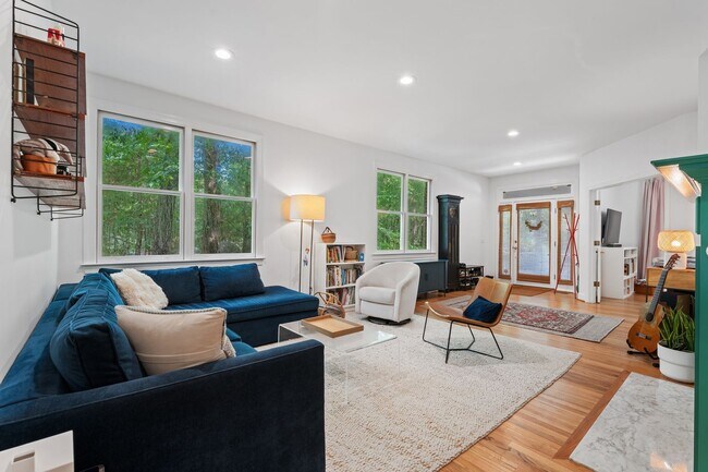 Building Photo - Beautiful Home in the Desirable Bel Arbor Community!