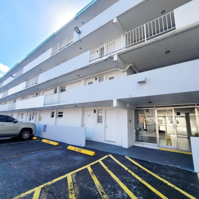 Foto del edificio - 1333 E Hallandale Beach Blvd
