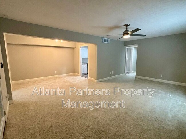 Building Photo - 3093 Colonial Way