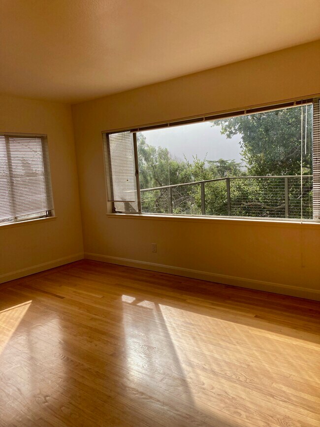 Building Photo - 3319 Madera Ave