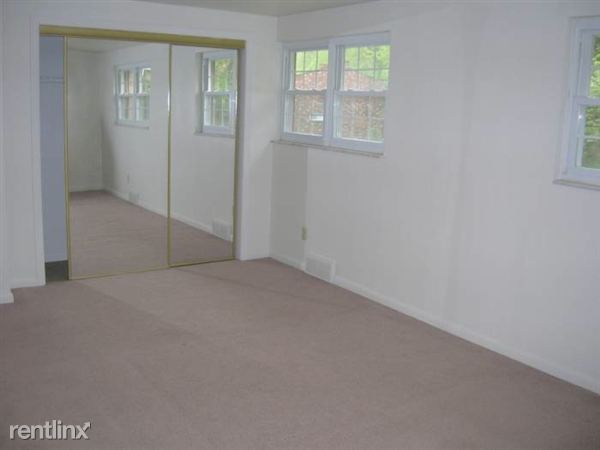 Building Photo - 319 Chapel Pl