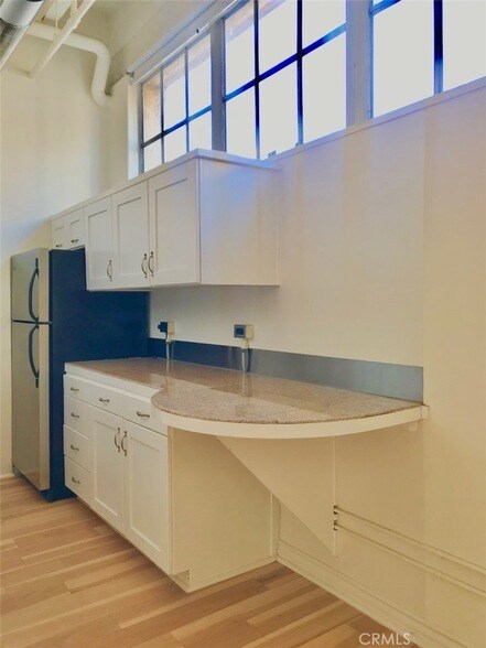 Foto del edificio - 312 W 5th St