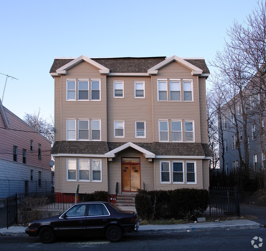 Building Photo - 399-401 16th Ave