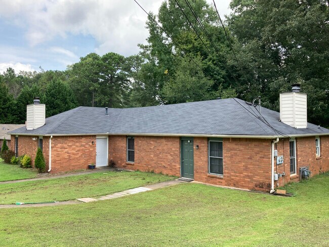 Building Photo - 495 Holly Ridge Dr NW