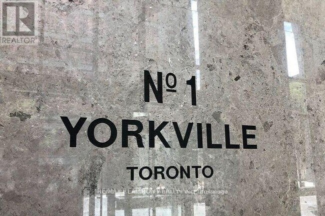 Photo du bâtiment - 1-2401 Yorkville Ave