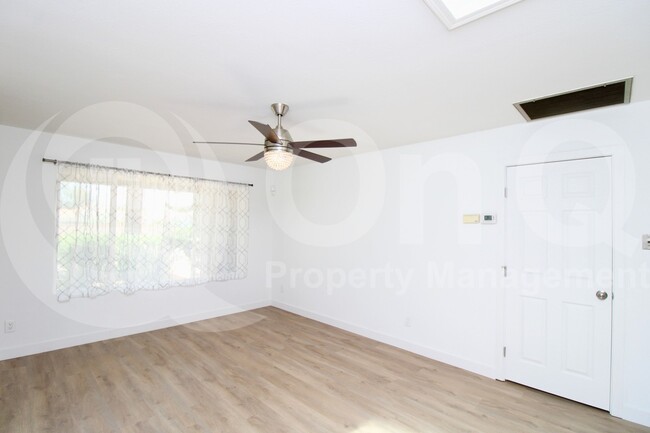 Foto del edificio - 10312 E Cactus Rd