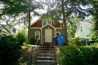 Building Photo - 939 Weeks Ave SE