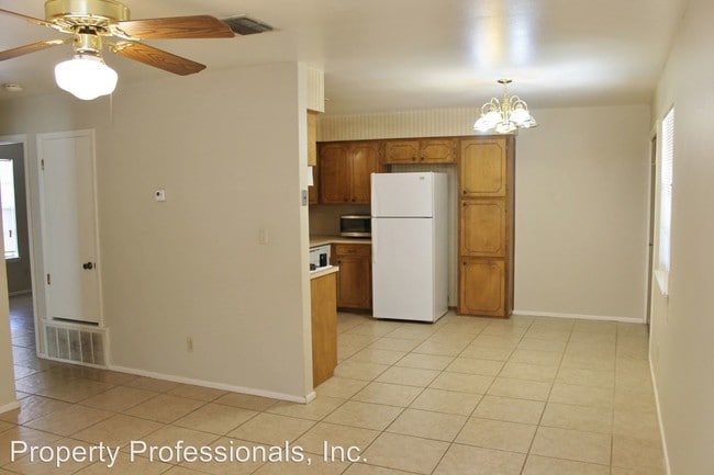 Building Photo - 239 Bobolink Dr
