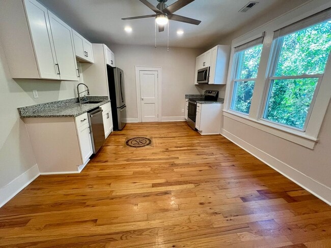 Building Photo - 35 Perry Ave