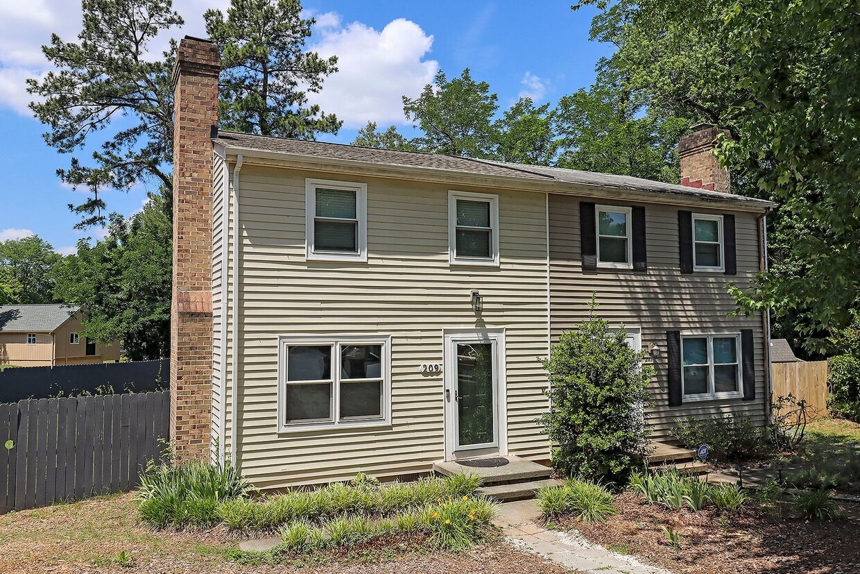 Pet-Friendly Duplex With Fenced Yard – Move-In Ready! - Pet-Friendly Duplex With Fenced Yard – Move-In Ready!