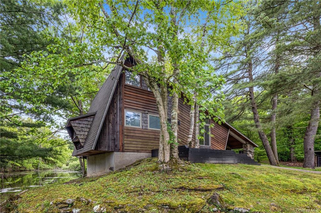 Primary Photo - 306 Lake Lodge Dr