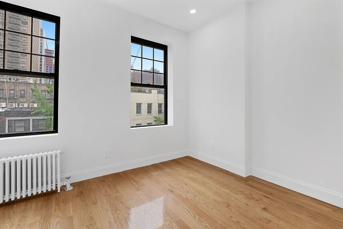 Primary Photo - 208 East 31st Street