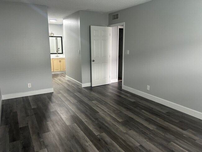 Foto del edificio - 3232 NW 84th Ave