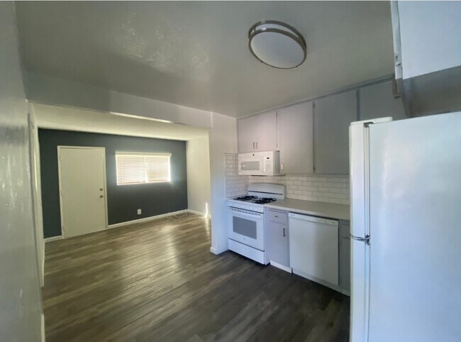 Foto del edificio - 2010 Blossom Ln