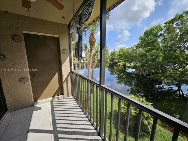 Building Photo - 302 Lakeview Dr