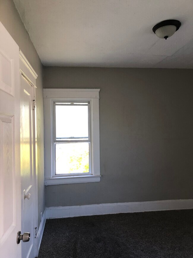 Building Photo - 1830 Mannering Rd