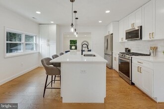 Building Photo - 14332 Belleville Ave