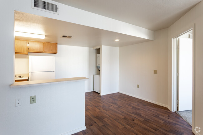 2BR, 2BA - 838SF - Florence Park Apartments