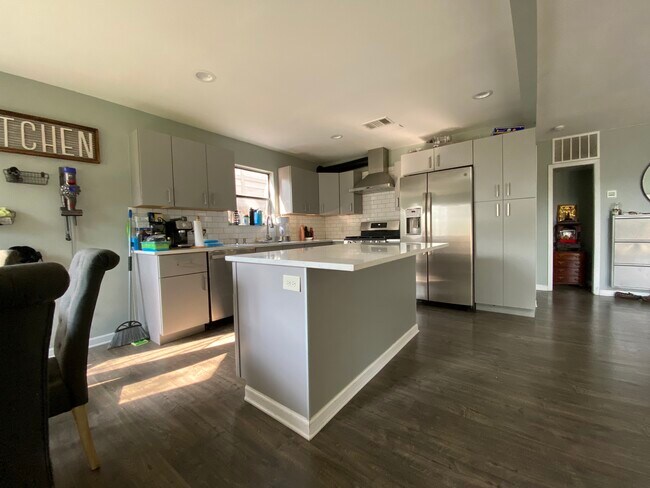 Kitchen - 8505 Fathom Cir